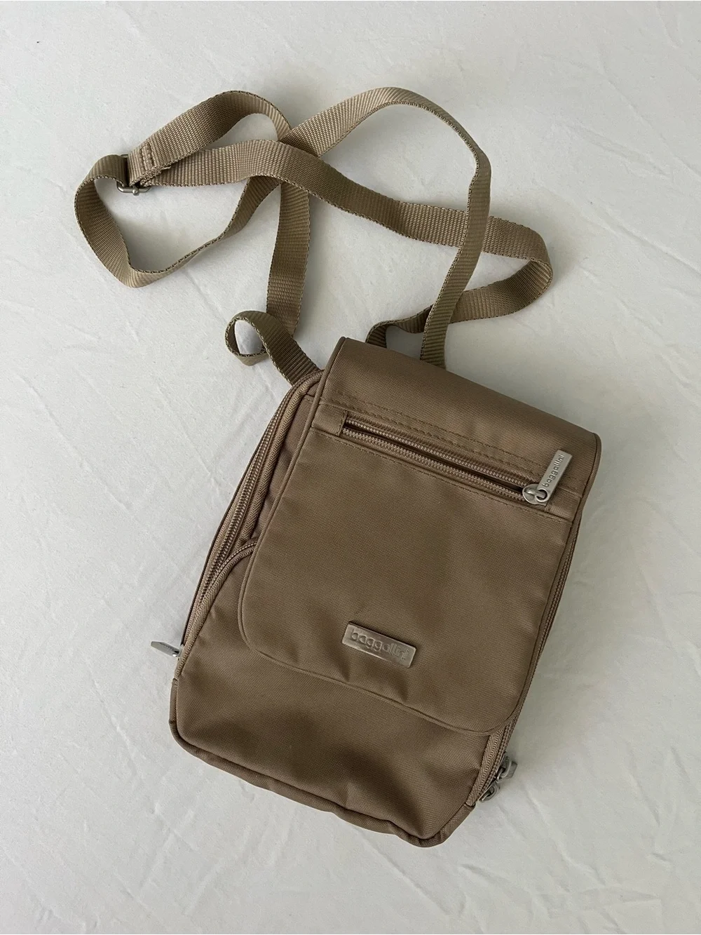 Baggallini Small Crossbody Messenger Bag in Taupe